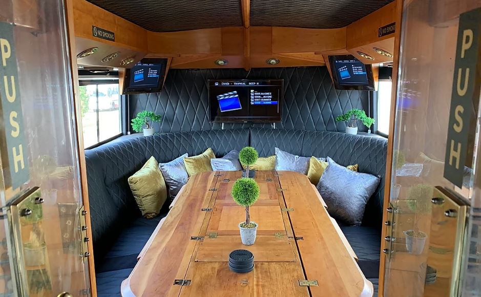 Table on partybus